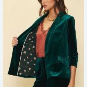 Skies Are Blue Emerald Velvet Blazer
